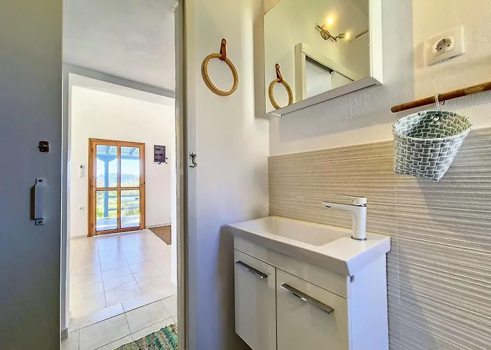 ヴィラ Hydra Bay Seaside With Pool *